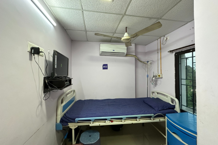 Single Badded AC Cabin